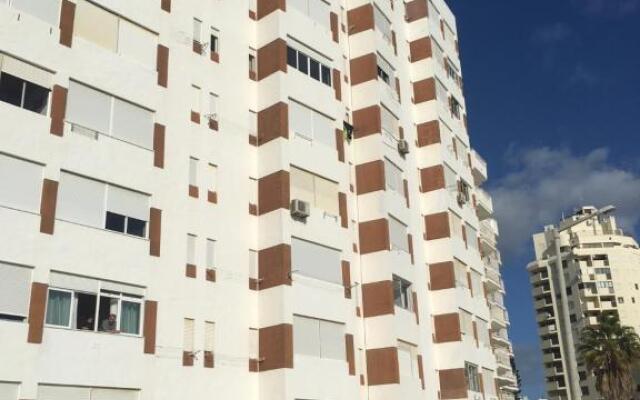 Sunny Apartment Facing The Sea