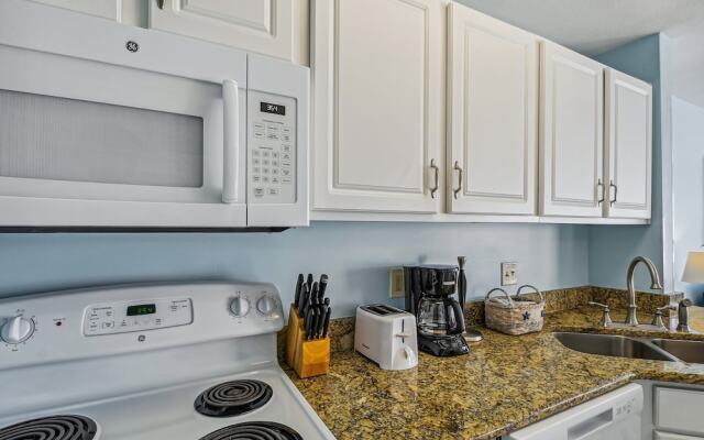 Sandpiper Cove 8112 Studio Bedroom Condo by RedAwning