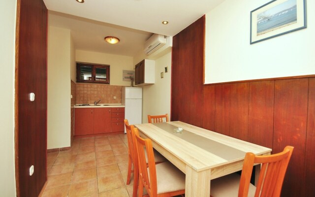 Pretty Apartment in Novalja with Garden near Zrče Beach