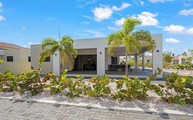 Villa Amber with pool at mambo beach