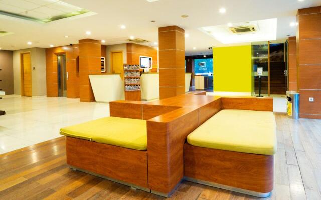 Life Hotel Stasiun Kota Surabaya