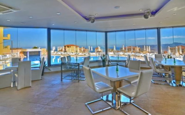 Latchi Panorama Penthouse