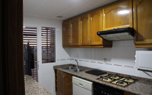 Amplio y comodo apartamento con parking