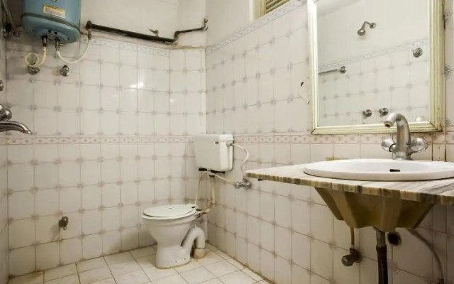 ADB Rooms Hotel Sahiwa