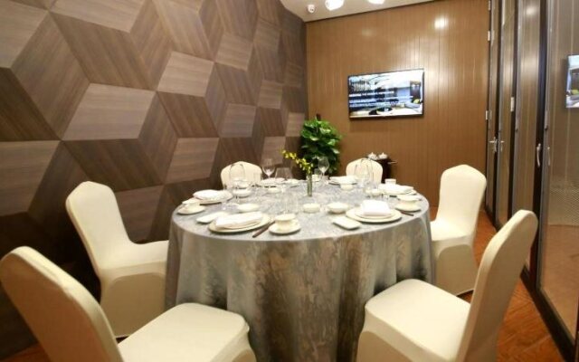 Howard Johnson Life Geckor Zhu