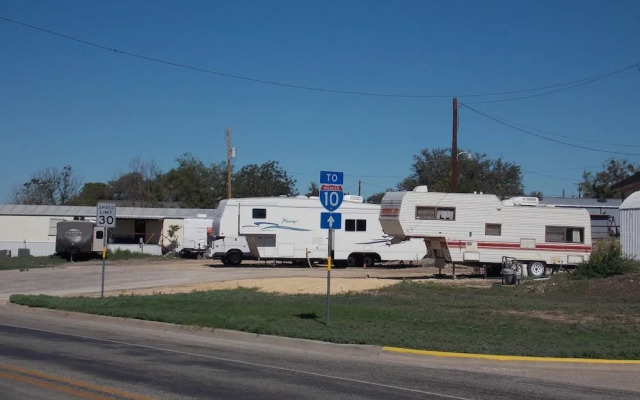 Holiday Host Motel