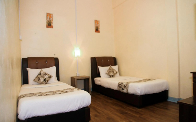 OYO 703 Myra Hotel