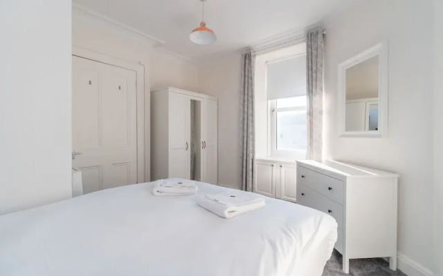Silver Lining Charming Meadowbank Flat