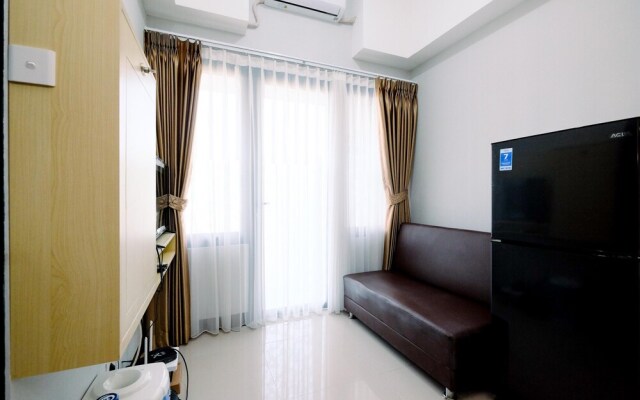 Comfort And Cozy 2Br Royal Heights Apartment