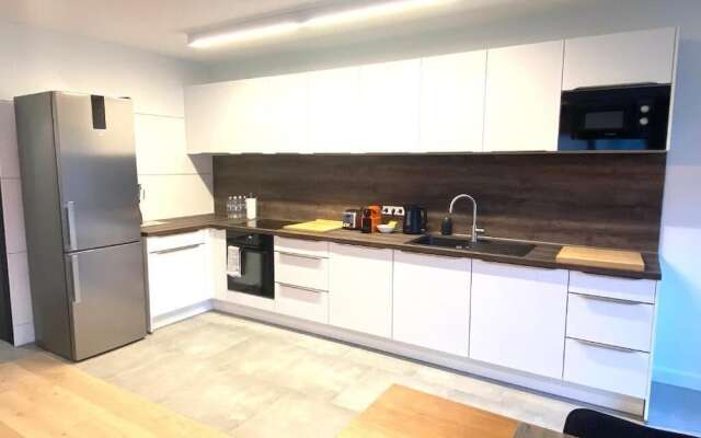 2 Bedrooms Flat in Center with Parking