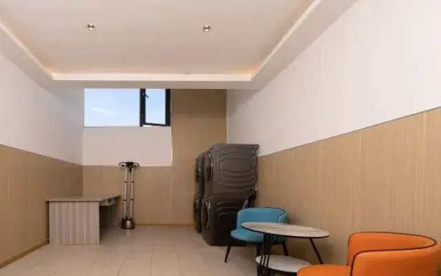 Vienna Hotel (Zhangye Gaotie West Railway Station Dafo Temple)