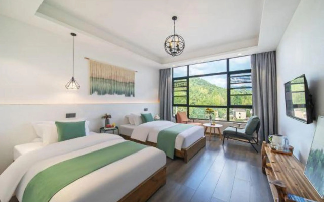 Anji Qingyun Mountain Residence, Cloud Grassland Light Luxury Pool Designer Resort