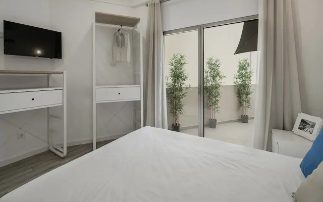 Drapes Design Apartments II by An Island Apart