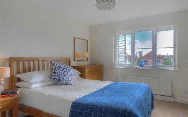 2 Studley Gardens