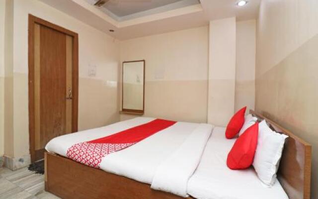 Oyo 28732 Hotel Classic