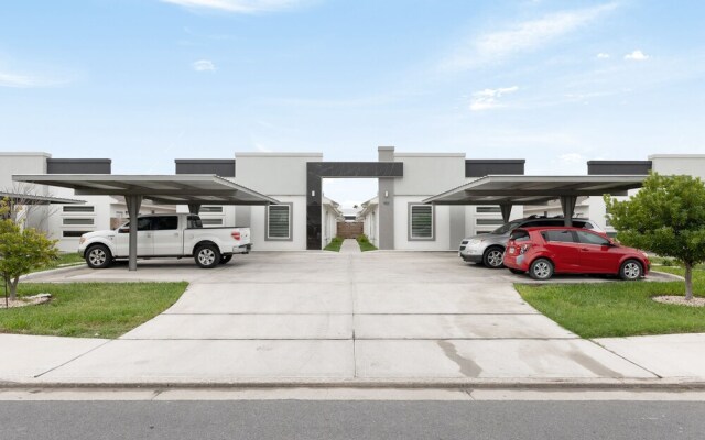 Modern Duplex with Fully Upgraded Amenities