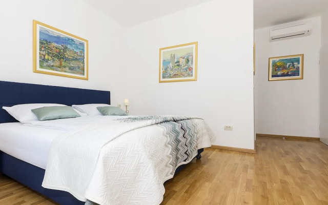 Charming Villa With Pool ,140m From the sea
