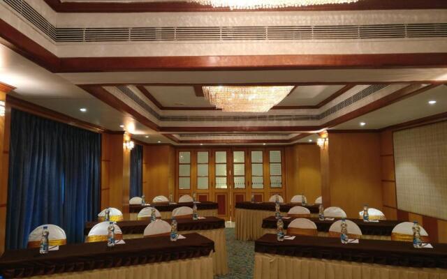 GOLDEN Landmark Hotel