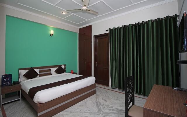 OYO 9075 Petals Inn