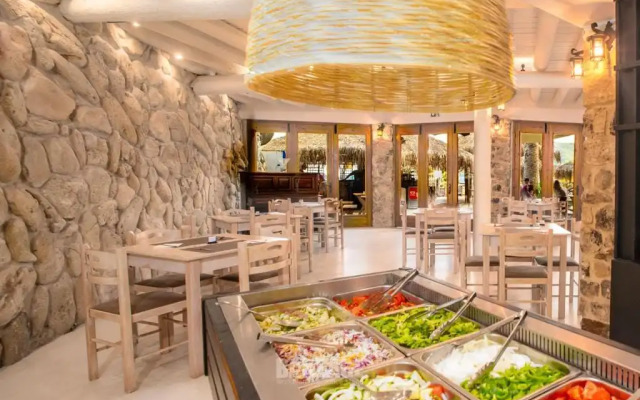 Gloria Maris Hotel Suites & Villas