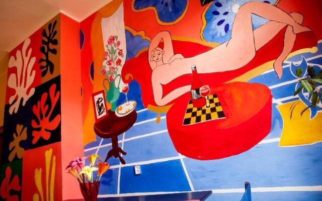 Art Hole Hostel