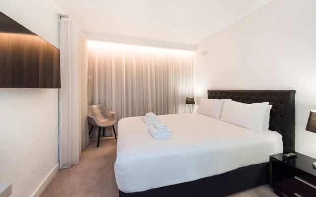 Chic Apartment With Rooftop