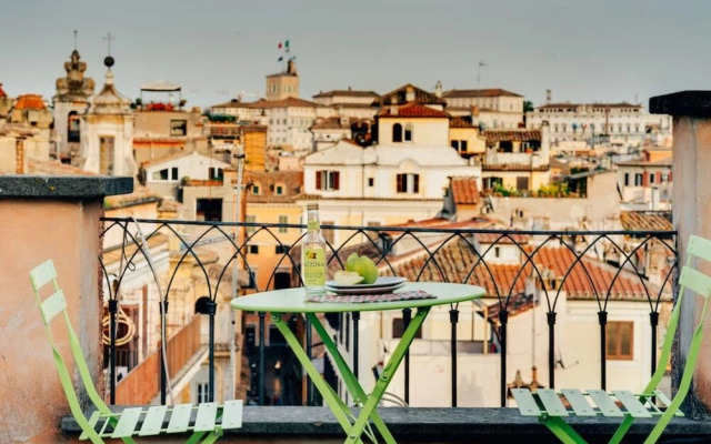 Beautiful Designer Flat Close to Pantheon, Serviced by Hostmaker