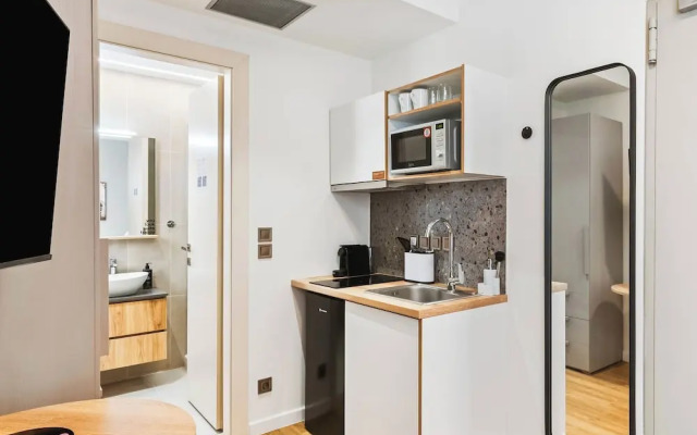 Limehome Piraeus Iris