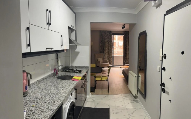 Lovely Apartment With Balcony in Esenler