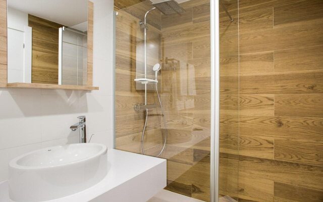 Ginosi Pedralbes Hotel