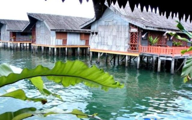 Dragon Inn Floating Resort