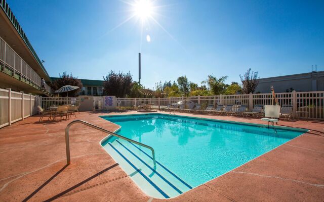 University Inn Fresno