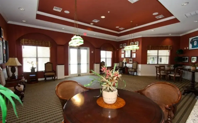 4970 Trafalgar Village
