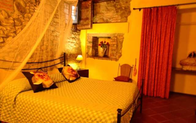 Farmhouse in Vinci With Pool & Vineyards