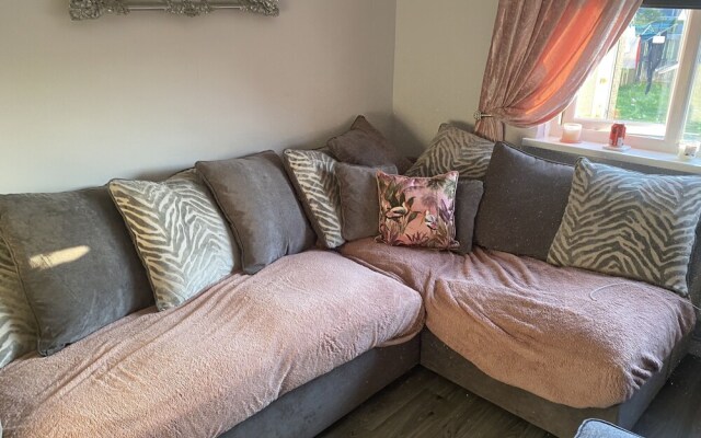 Captivating 1-bed House in Ammanford