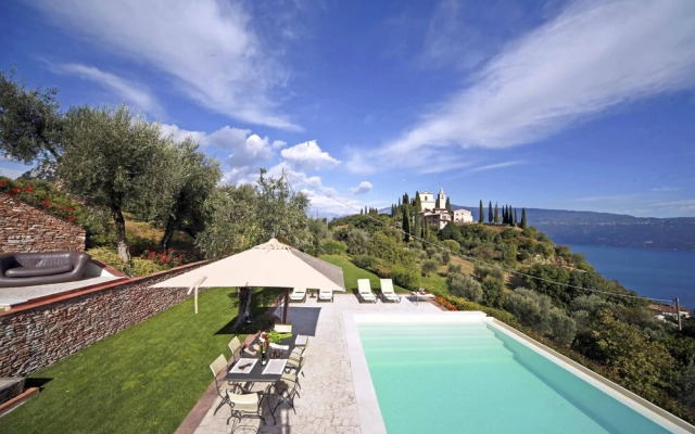 Villa Teodora in Toscolano-maderno