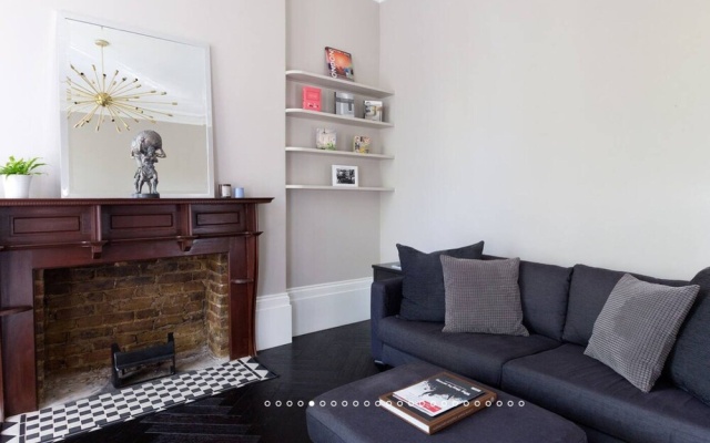 Punk Hip Plush 1-bed in Camden Town