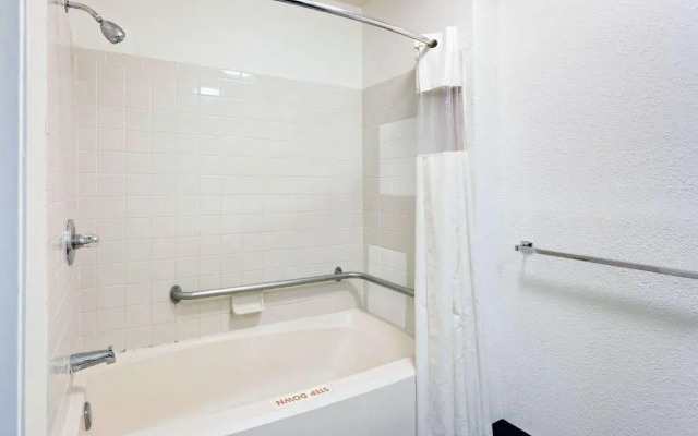 Travelodge College Park