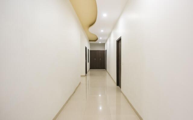 Capital O 61602 Hotel The Royal