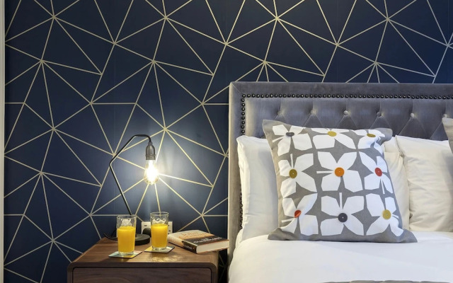 Elliot Oliver -Stylish 2 Bedroom Apartment With Parking In The Docks