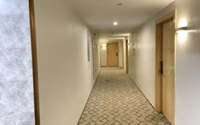 Yunzhu Executive Apartment (Zhengzhou People's Hospital Metro Station)