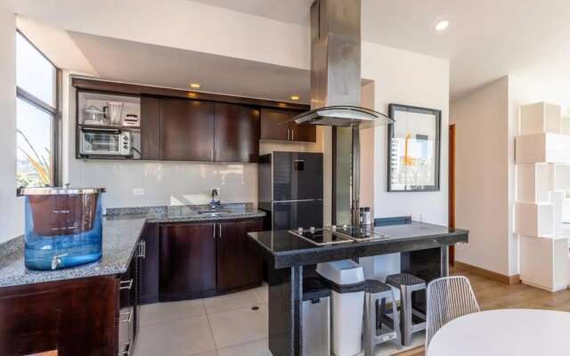 w Amazing 1BR With Terrace in Chico