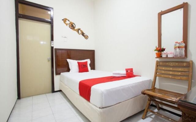 RedDoorz near Tugu Pahlawan Surabaya