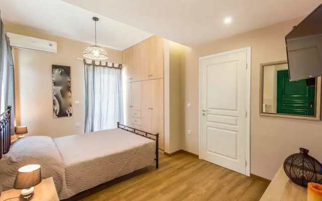 Villa in Gerani With Pool and Sea Views