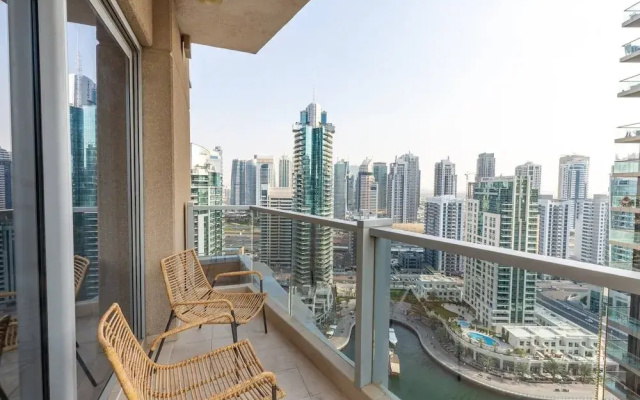 Visually Stunning 2BR in Dubai Marina - Sleeps 5!