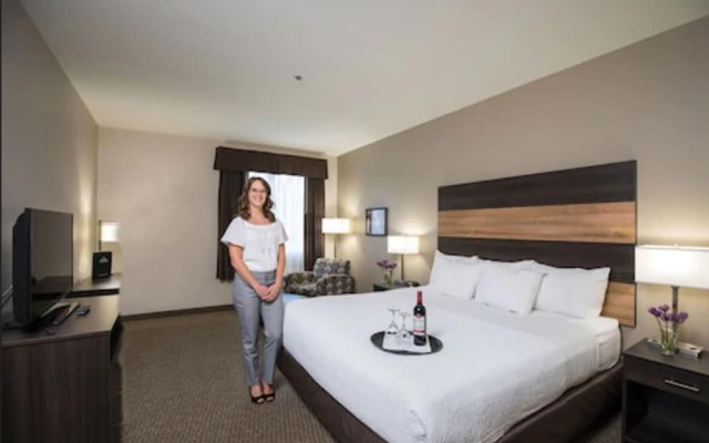 Days Inn and Suites Lindsay