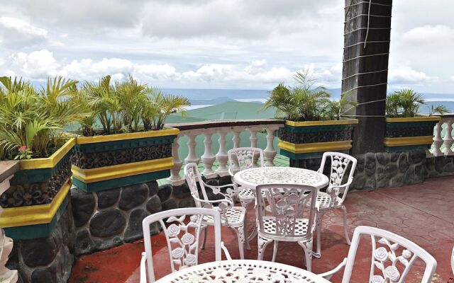 Balai Garcia Tagaytay: Bed and Breakfast In the Sky