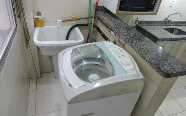 Apto 2 quartos no centro de Bombinhas, 130 metros praia