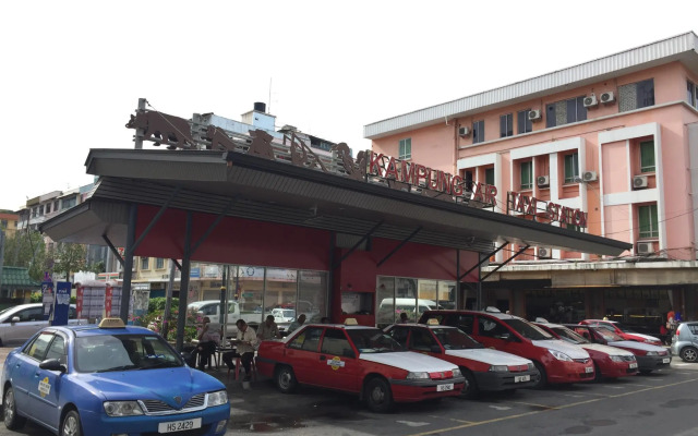 Victoria Hotel and Hostel