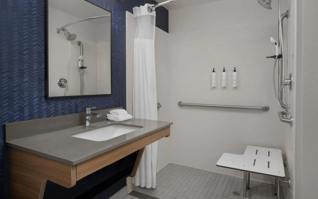 Fairfield Inn & Suites by Marriott Roanoke Hollins/I-81